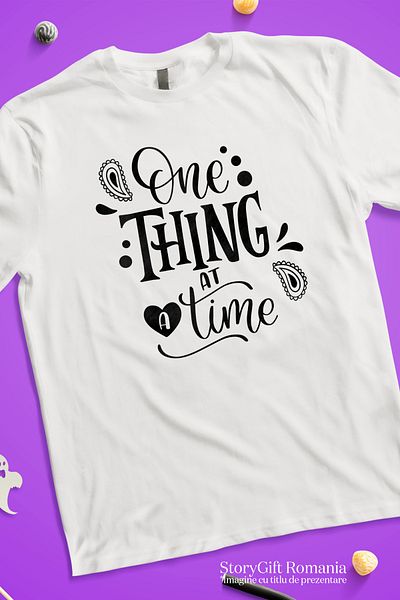 StoryGift Romania Tricou Femei cu textul in engleza "One thing at a time" - cate un lucru pe rand WHT_M