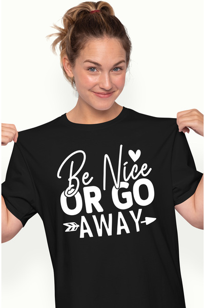 StoryGift Romania Tricou Femei cu textul "Be nice or go away" - fii bun sau pleaca cu imprimeu pe BLK_L