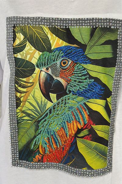 FEMELLE Women's White V-Neck Large Size Parrot Sequin Sequin Embroidered 100% Cotton Large Size T-Shirt