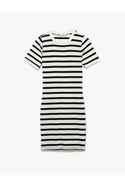 Koton Μίνι φόρεμα με κοντό μανίκι με λαιμόκοψη με λεπτή εφαρμογή