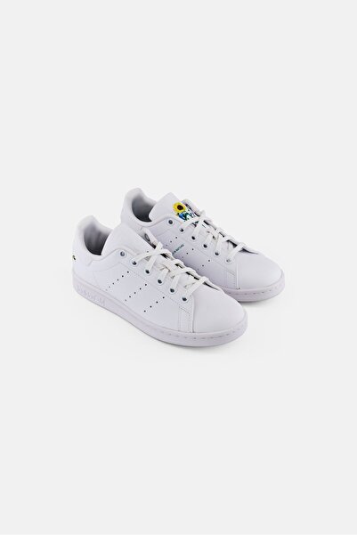 adidas حذاء Stan Smith للأولاد الصغار برباط للخارج، أبيض