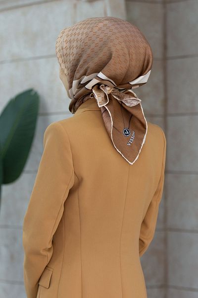 Vissona 100% Twill Silk Gradient Pattern Milk Brown - Μπεζ Χρώμα 90x90 Σχήμα Ραπτικής Κασκόλ: Ράψιμο στο χέρι