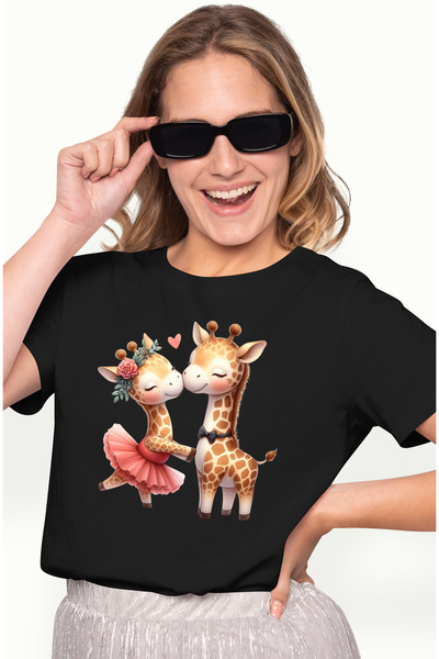 StoryGift Romania Tricou Femei cu 2 girafe imbujorate, ilustratie, relatie, prietenie, afectiune, BLK_XS