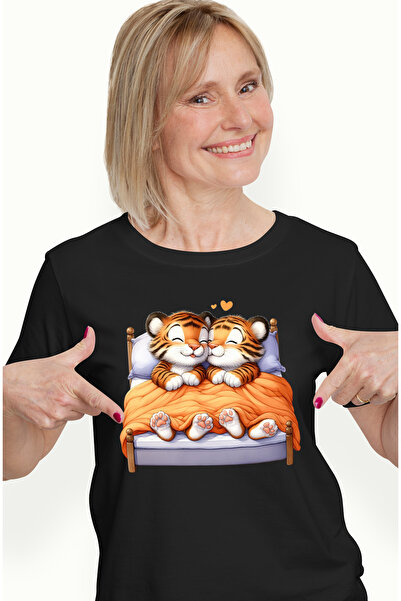 StoryGift Romania Tricou Femei cu o femela tigru si un tigru care stau in pat, ilustratie, oboseal BLK_L