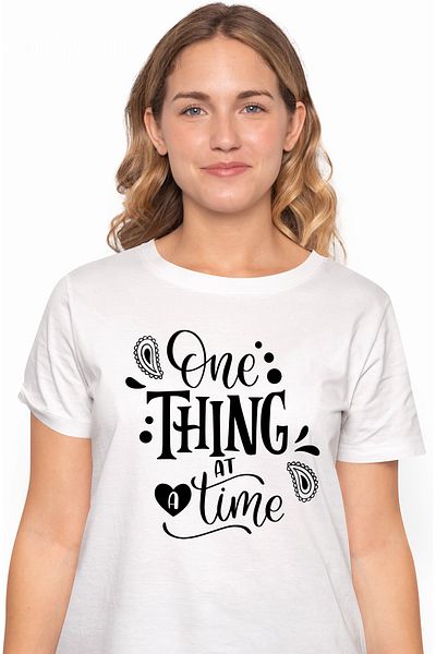 StoryGift Romania Tricou Femei cu textul in engleza "One thing at a time" - cate un lucru pe rand WHT_M