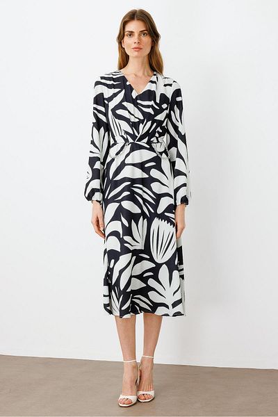 Moda İlgi Modailgi V-Neck Long Sleeve Midi Dress with Front Pleat and Chain Belt Detail Black
