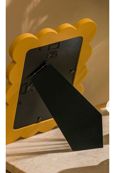 LC Waikiki إطار صورة مزخرف بأرجل صفراء من LCW HOME مقاس 20 سم