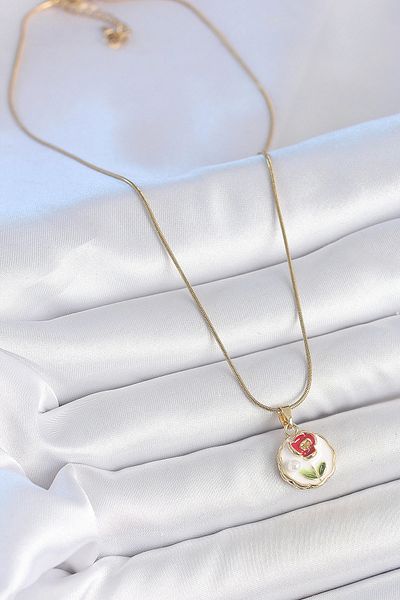 Clariss 316L Steel Gold Color Chain White Minimal Flower Embroidered Pearl Detail Portrait Model Women's Necklace