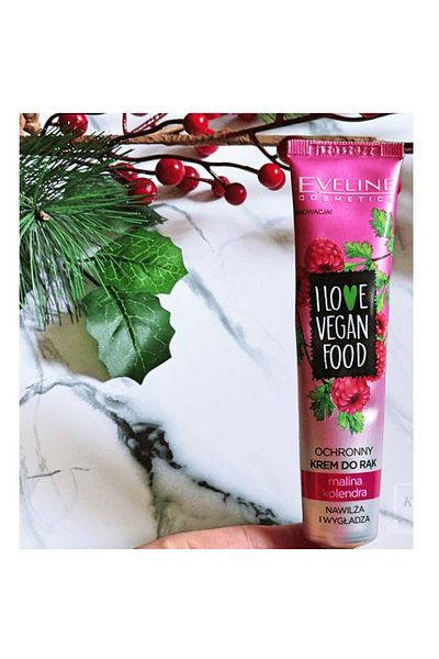 Eveline Cosmetics كريم إيفلين الواقي لليدين برائحة التوت والكزبرة - 50 مل
