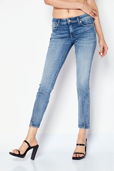 Diesel Women 1984 SLANDY Super Skinny Fit Stretchable Washed Denim Jeans, Blue