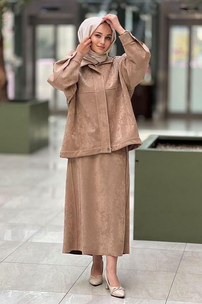 Ghisa طقم تنورة نوبوك بتفاصيل حجرية