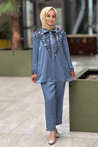 Ghisa Costum cu pantaloni cu detalii cu grupul T