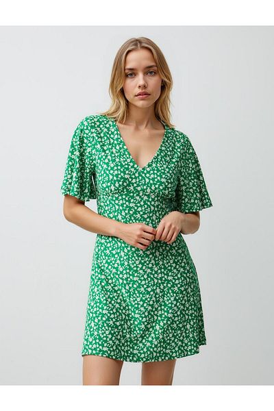 Jimmy Key Green comfortable cut v-neck short sleeve pattern mini knitted dress