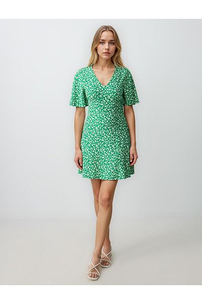 Jimmy Key Green comfortable cut v-neck short sleeve pattern mini knitted dress