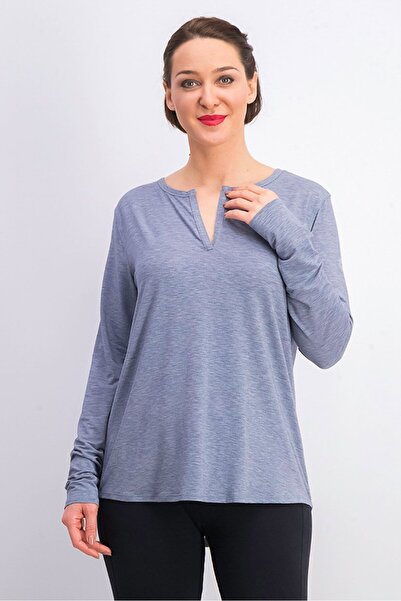 Under Armour بلوزة رياضية نسائية بأكمام طويلة وقصة ضيقة، لون رمادي