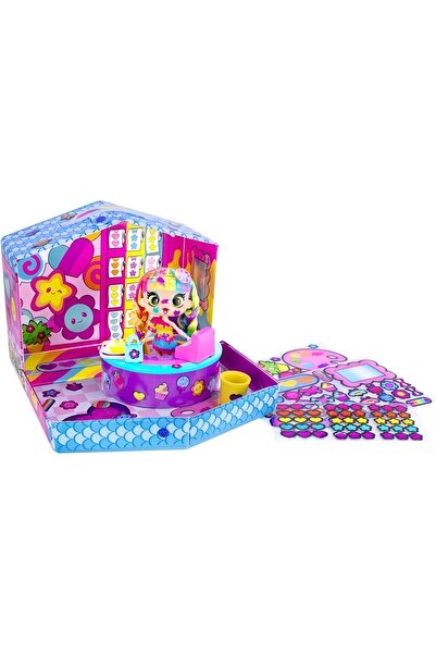 Decora Girlz Bebeği ve Sticker Store Oyun Seti