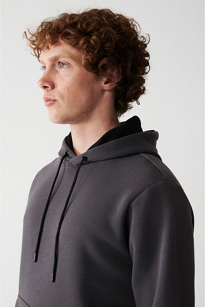 Avva Anthrazitfarbenes Herren-Sweatshirt mit Kapuze aus 3-fädiger Baumwolle E 001018