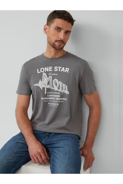 s.Oliver Men's T-shirt with scoop neck, text print, Regular fit, Grey, M