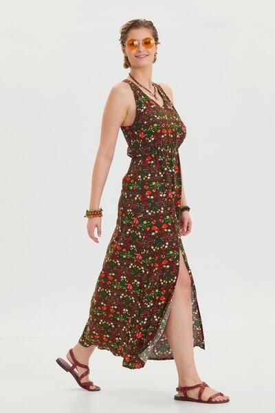 Los banditos V-Neck Slit Casual Dress