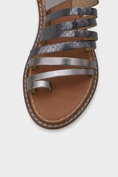 Capone Outfitters Capone Banded Platinum Damen-Lederhausschuhe mit Daumendetail