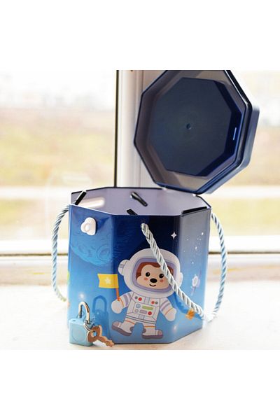 PUFO Pușculiță metalică cu lacăt și cheie, 12 cm, albastră, model astronaut mic