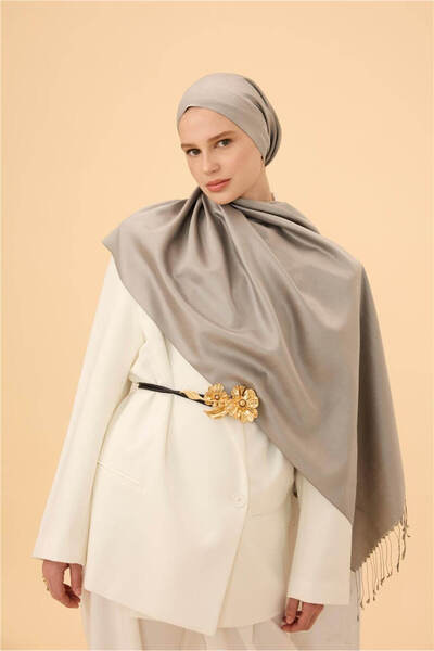 İpekhan Gray Mink Plain Double Sided Silk Shawl Model
