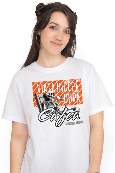 StoryGift Romania Tricou Femei Viata Incepe După Cafea Schelete Pe Sezlong Cu Imprimeu Pe Fata, 1 Wht_l