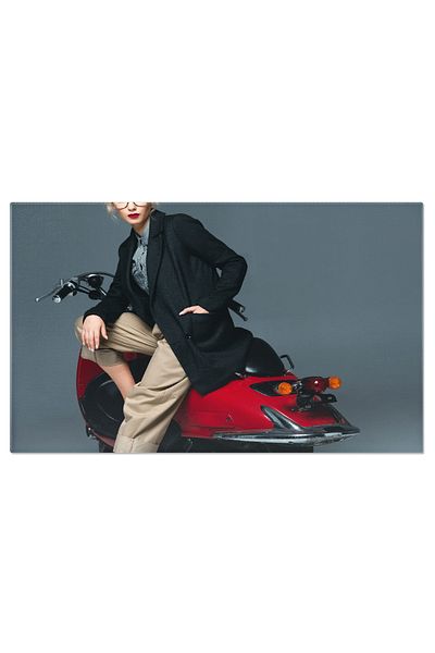 StoryGift Romania Tablou Canvas Moda Si Atmosfera Fata Moda Pozand Pe Un Scooter Rosu, Redand Stilul Si Energiea