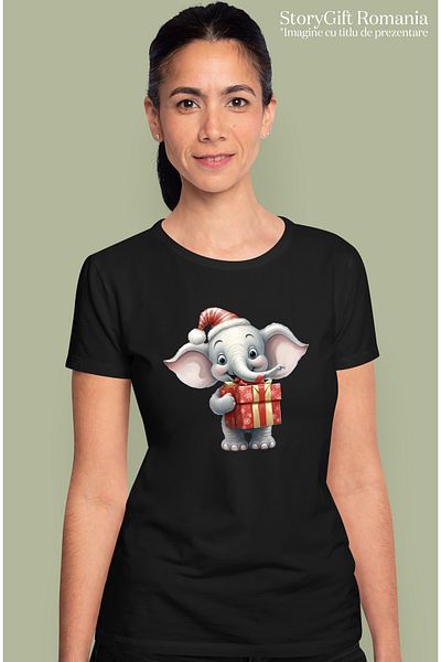 StoryGift Romania Tricou Femei cu un pui de elefant care tine un cadou, ilustratie, a fost cuminte BLK_L