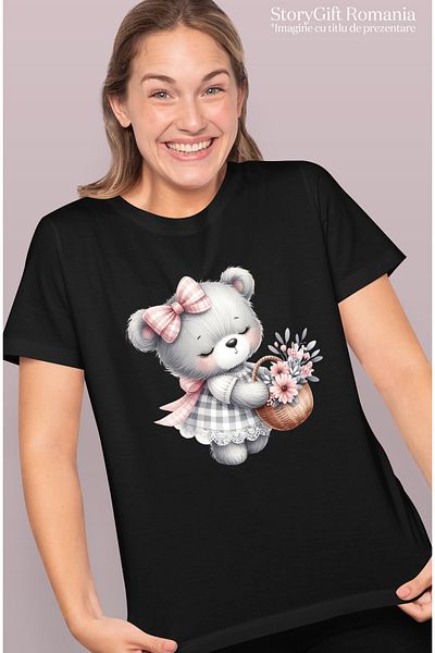StoryGift Romania Tricou Femei Cu O Ursoaica Imbujorata, Ilustratie, Tine Un Cosulet Cu Floricele, Blk_m
