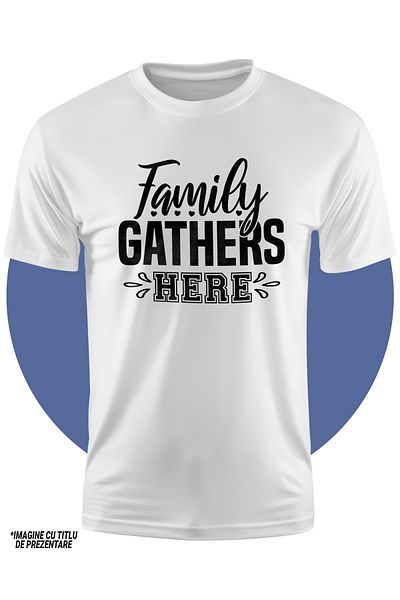 StoryGift Romania Tricou Copii Cu Inimioare Si Mesajul "family Gathers Here" - Familia Se Strange/se Aduna A