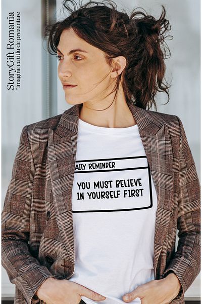 StoryGift Romania Tricou Femei cu mesaj motivational "You must believe in yourself first" - trebui WHT_M