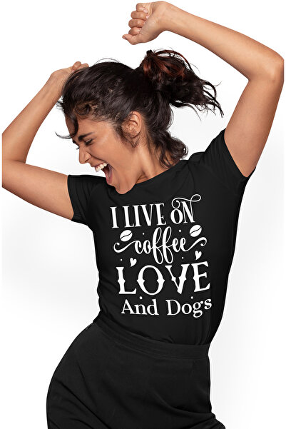 StoryGift Romania Tricou Femei cu mesajul "I live on coffee, love and dogs" -...