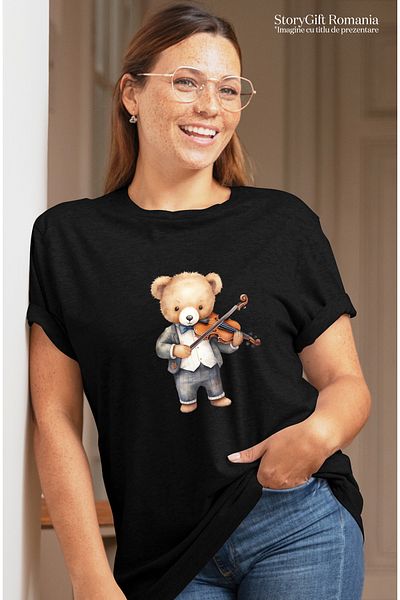 StoryGift Romania Tricou Femei cu un urs de plus care canta la vioara, ilustratie, acord, instrume BLK_M