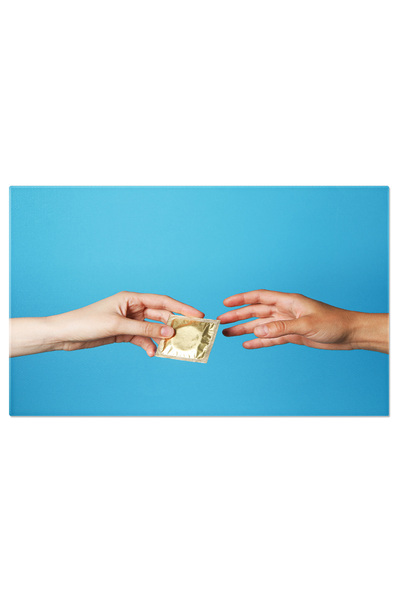 StoryGift Romania Tablou Canvas - Preventie Si Sanatate: Prezervativul In Contextul Luptei Impotriva Bolilor Cu T