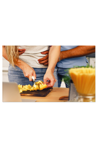 StoryGift Romania Tablou Canvas - Bucatarie Romantica: Cuplu Preparand Mancar...