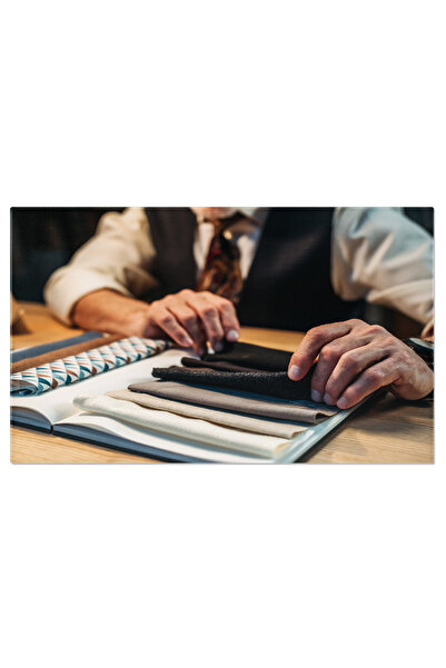 StoryGift Romania Tablou Canvas Creativitate Si Mestesug Croitor Lucrand Cu Mostre De Tesaturi, Ilustrand Creativ