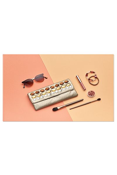 StoryGift Romania Tablou Canvas Accesorii Cosmetice Culori Vibrante Si Design Minimalist Pentru Stilul Tau Unic
