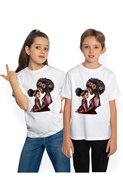 StoryGift Romania Tricou Copii Cu O Mama De Culoare Care Isi Tine In Brate Fe...