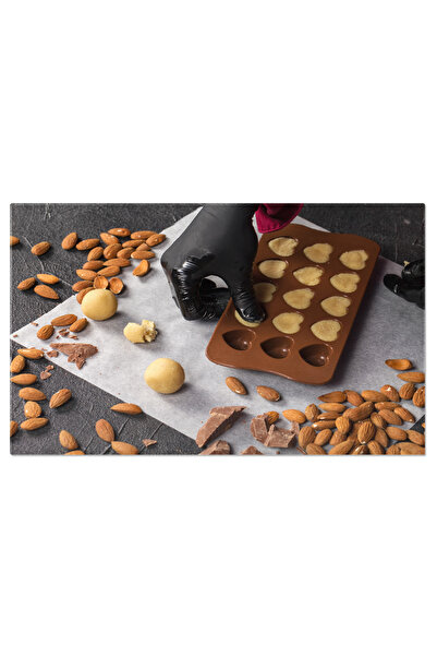 StoryGift Romania Tablou Canvas Maestrul Cofetar In Manusi Negre Modeleaza Bo...