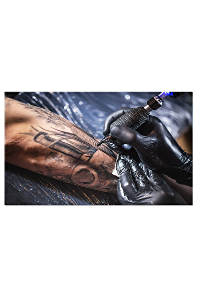 StoryGift Romania Tablou Canvas Mainile Artistului Tatuand Un Moment De Precizie Si Talent In Crearea De Opere D