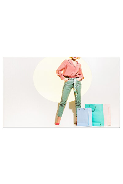 StoryGift Romania Tablou Canvas Explorand Moda Si Culoarea Stil Si Eleganta In Preluarea Imaginii Langa Magazine