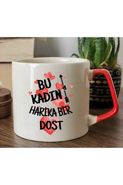 Tasarım "Makes a Great Friend This Woman" Printed Red Handled Mug as a Gift for a Friend