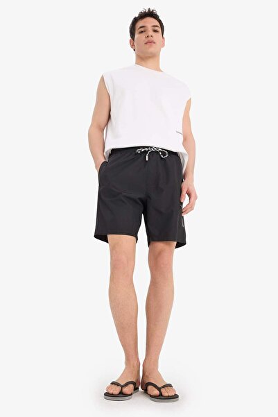 DeFacto Kurze, knielange Badeshorts mit normaler Passform und Fleece-Futter B7255AX25HS