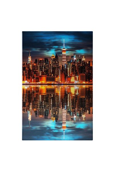 StoryGift Romania Tablou Canvas: Un Oras Mare Si Aglomerat Seara - Reflexia In Apa Pictura Digitala