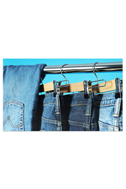 StoryGift Romania Tablou Canvas Blugi Agatati Pe Umerase In Kyiv, Reprezentand O Imagine Comuna Intrun Magazin De