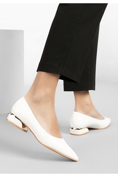 B T Shoes Pantofi Cu Toc Mic Bertesa Albi