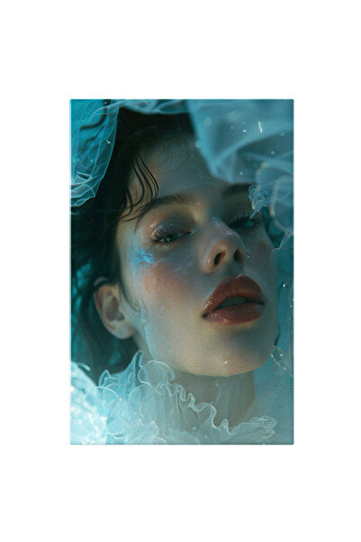 StoryGift Romania Tablou Canvas: Femeie Brunetă Cu Buze Mari, Roșii Pozând În...