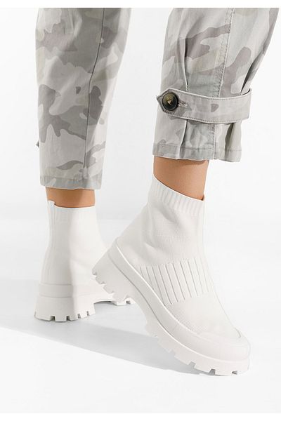 B T Shoes Sneakers Tip Soseta Nasira Albi