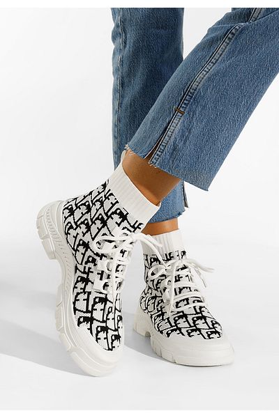 B T Shoes Sneakers Tip Soseta Albi Carana